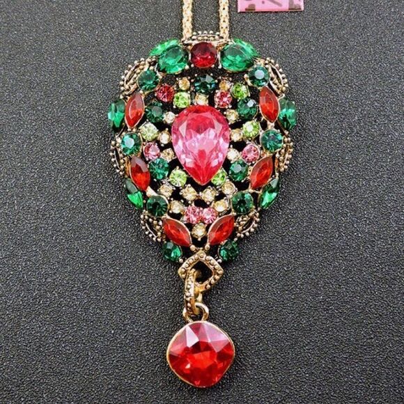 ♥️ Betsey Johnson sparkling multicolored crystal necklace ♥️ - Picture 1 of 3